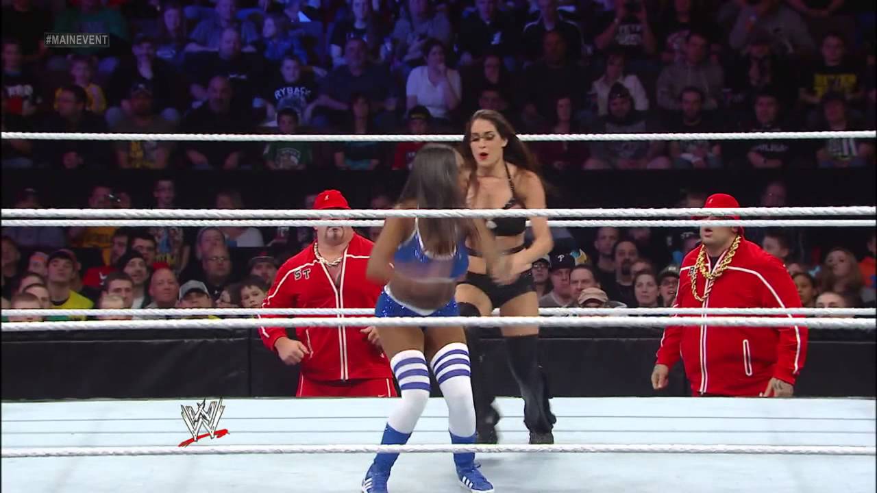 Главное событие WWE &mdash; Фанкадактилы против Близняшек Белла: 27 марта 2013 г.