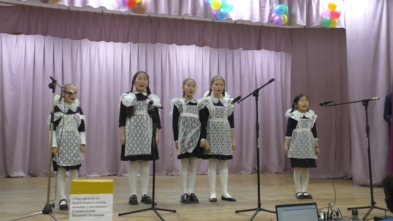 Праздничный концерт, посвященный 100-летию СССР.