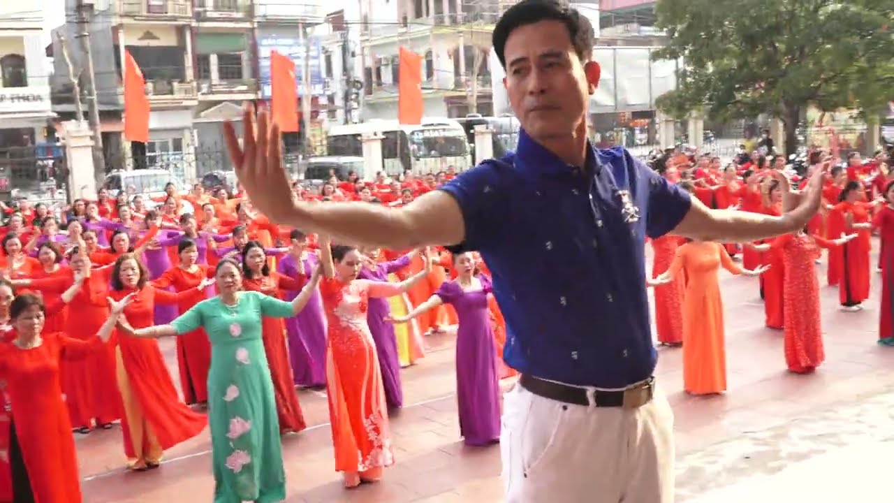 Đồng Diễn Các CLBDVKV , Thái Bình Quê Hương Tôi - Giao lưu dân vũ khoẻ đẹp tại NVH Huyện Đông Hưng