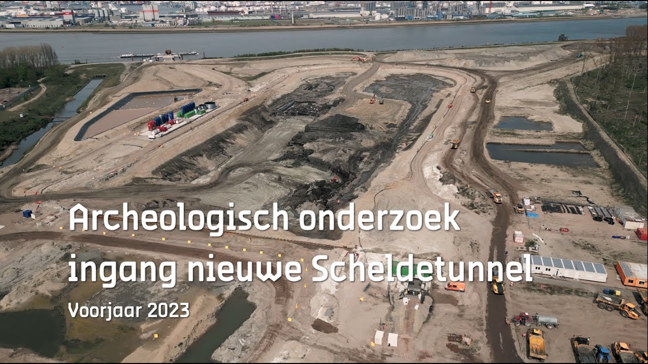Archeologen graven naar oud landschap en vinden bijl uit de steentijd