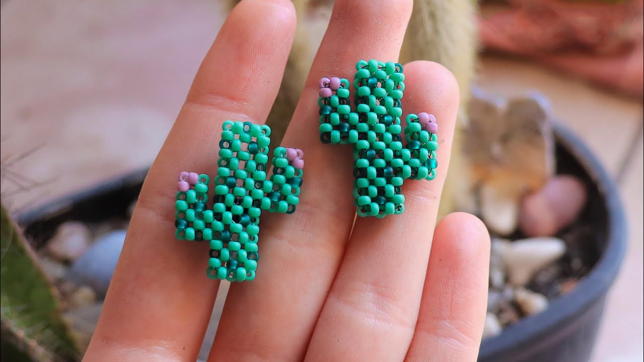 Фигурка кактус из бисера в технике крестик