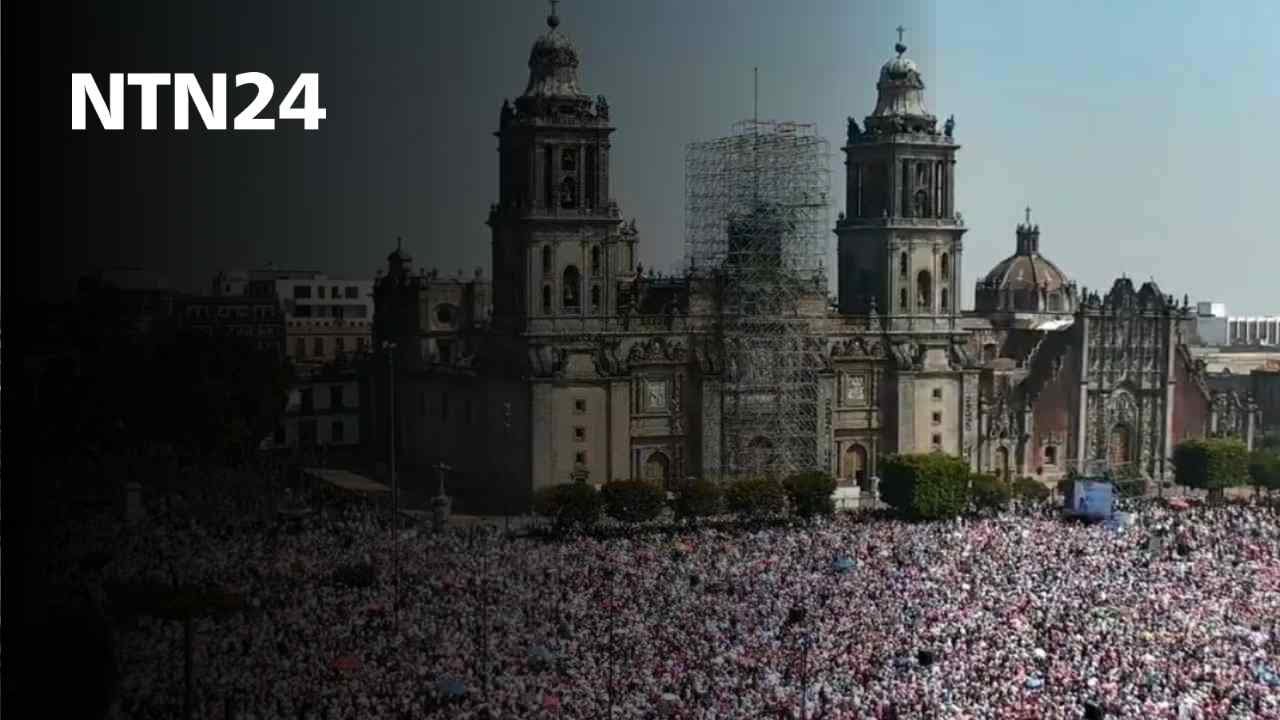 Así fue la multitudinaria “marea rosa” en contra de AMLO que llenó el Zócalo en Ciudad de México