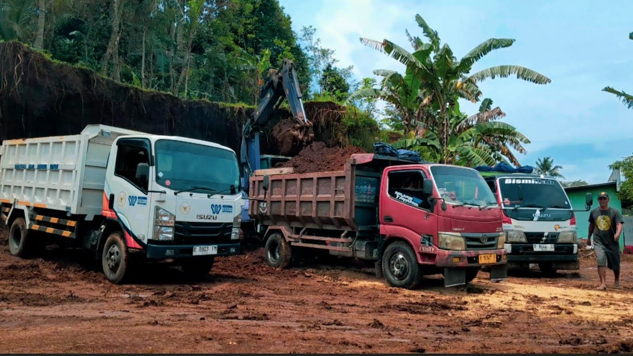 TRUCK JOMPLANG, Mobil Truk memuat timbunan urug tanah merah