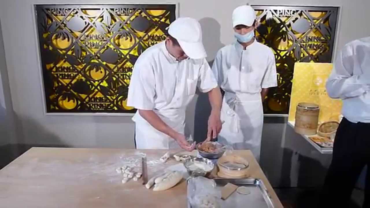 金品茶語師傅示範小籠包