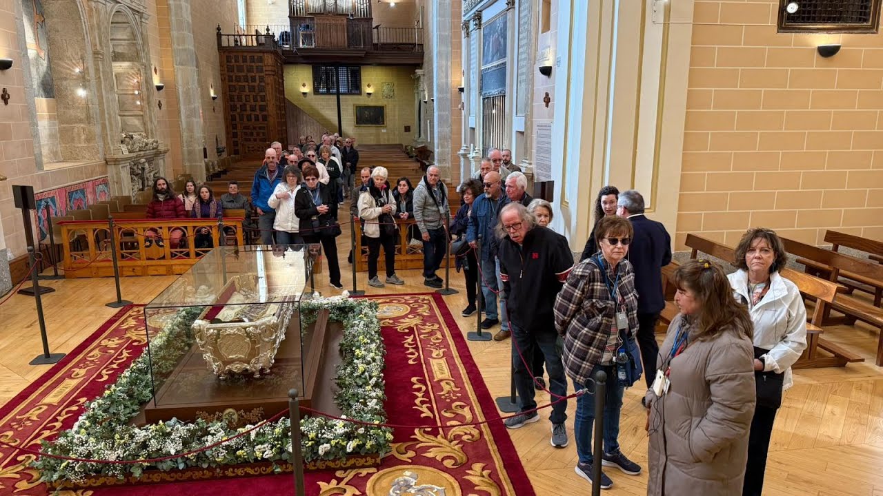 El cuerpo de Santa Teresa ya puede venerarse en Alba de Tormes por primera vez en 111 años