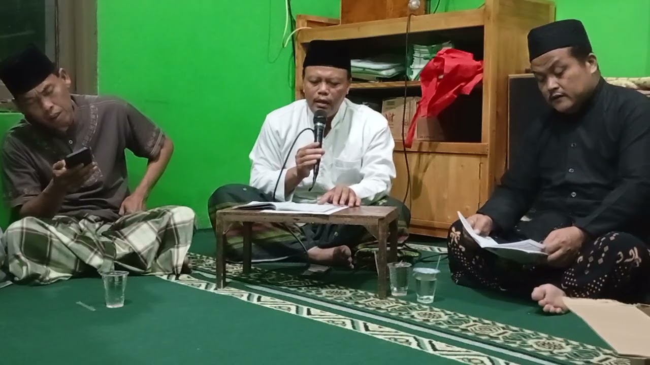 Baca surat Yasin dengan bersama sama 