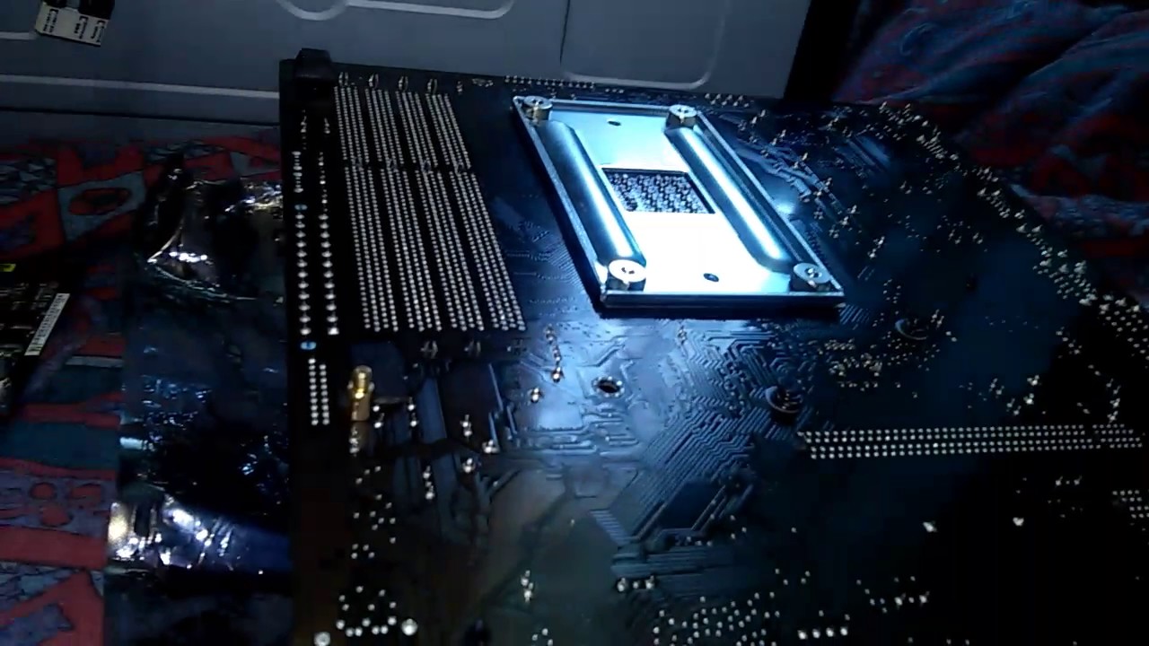 Asus M5A97 R2.0 касательно установки в корпус, провисание из-за отсутствия отверстий крепления.