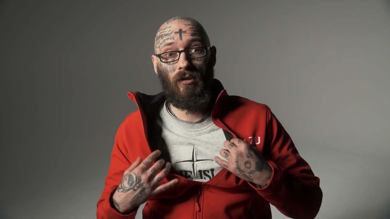 DROGENDEALER, GEWALTTÄTIG & IM GEFÄNGNIS. Er gab sein Leben JESUS, nachdem DAS passiert war😳...