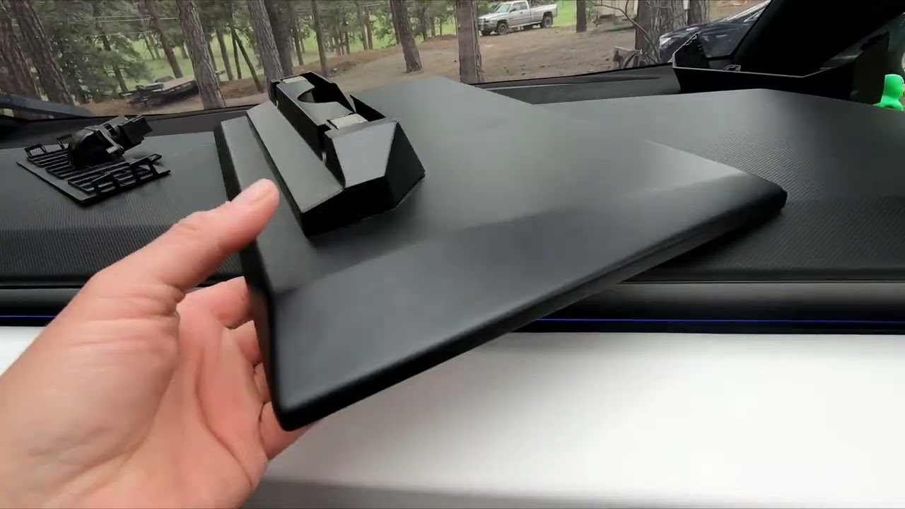 Cybertruck Swivel Screen from Hansshow