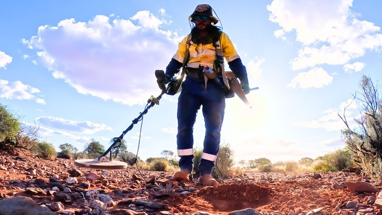 Gold Prospecting Western Australia | Full Time Metal Detecting and Solo Camping in REMOTE BUSH