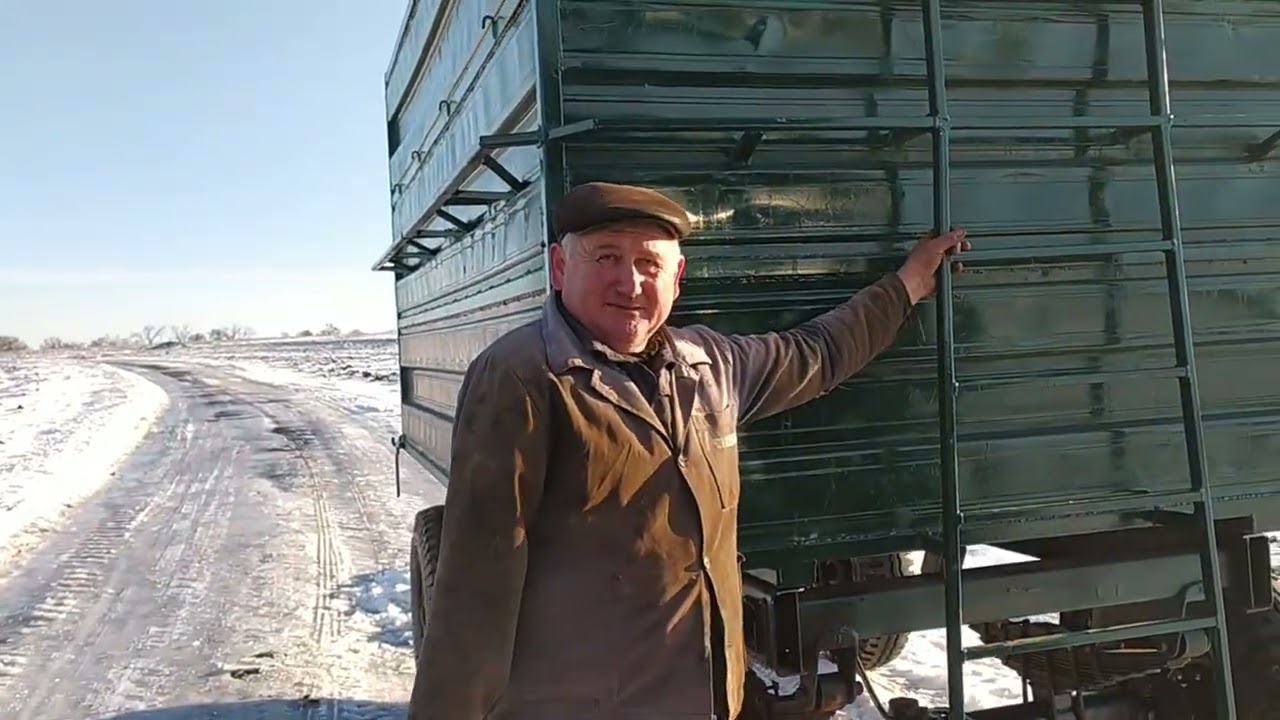 Трактор не виїхав, а виїхав новий прицеп