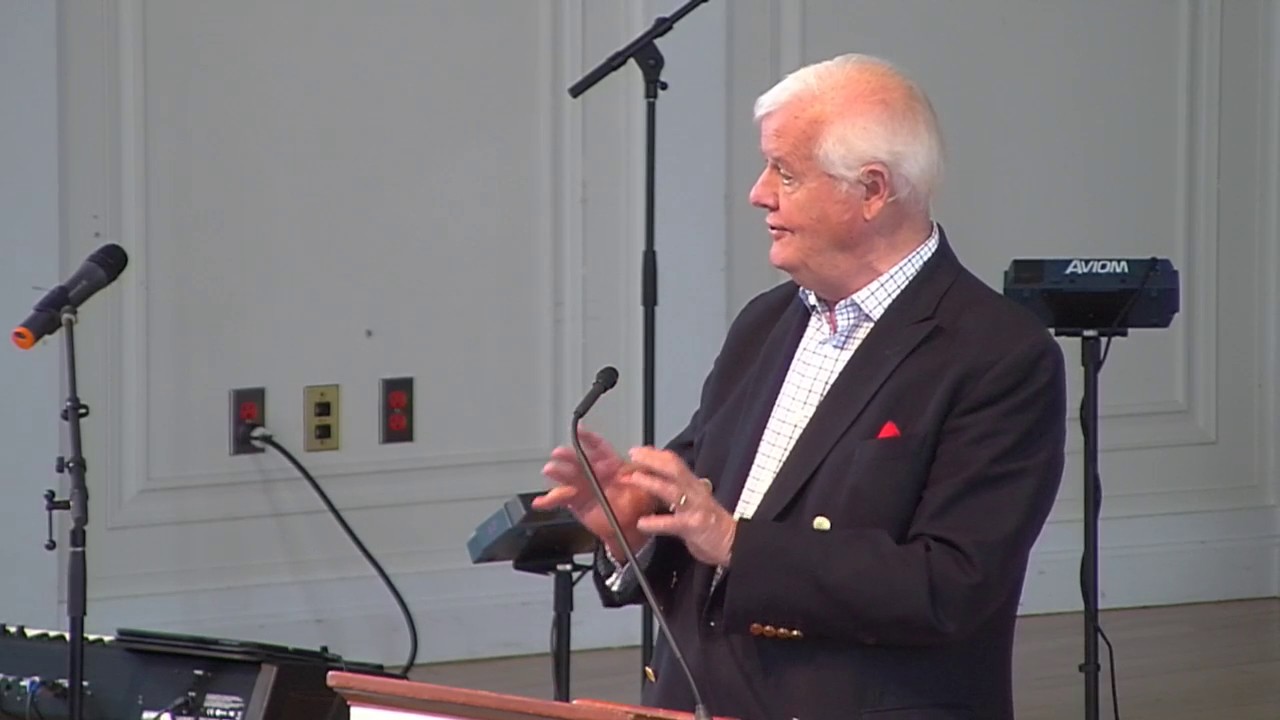 Gordon College Chapel | Be yourself! But who are you really?