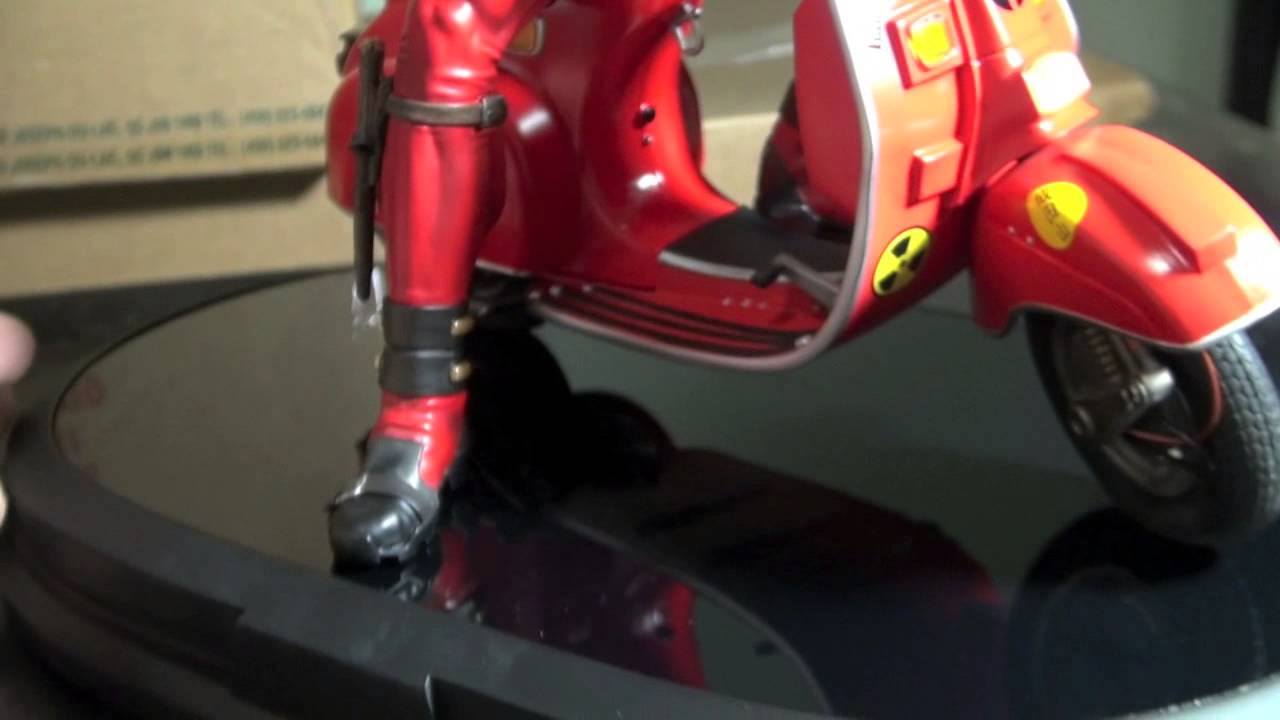 Deadpool Statue.