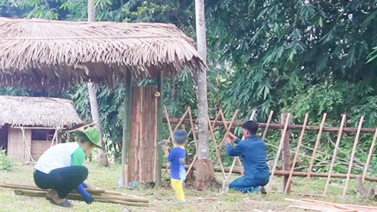 Single Mother Building a Fence When Unexpected Help Arrived