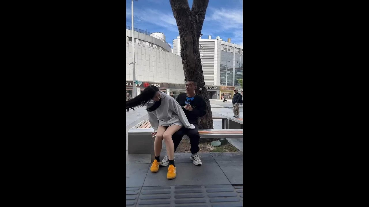 这老妹疯了要我叫她爸爸