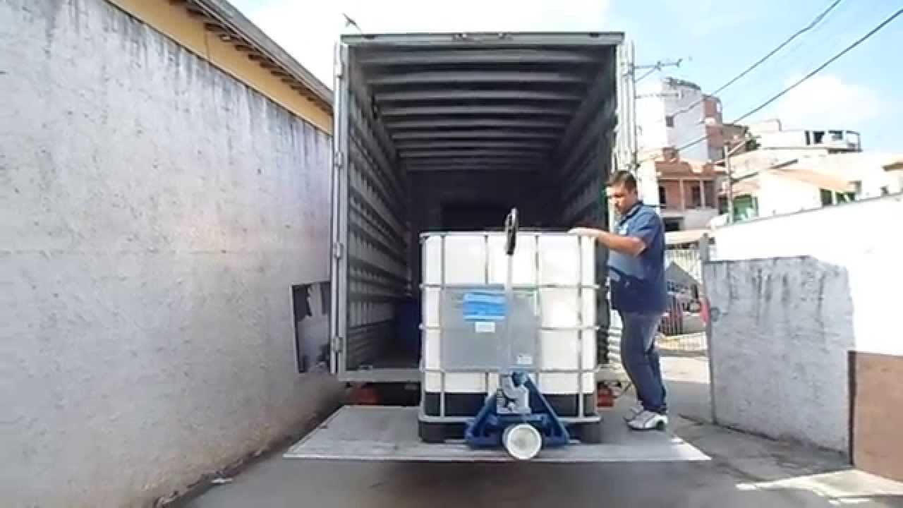 Caminhão Baú com Plataforma Elevatória