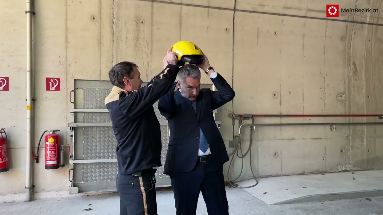 Hoher Besuch in Landes-Feuerwehrschule in Telfs