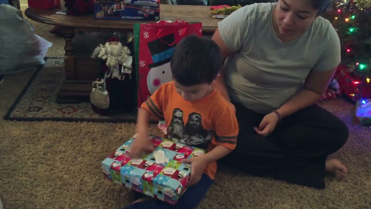 (Day 150 to YT Millionaire) WE ALL GOT PHOTO ALBUMS! (Christmas 2015) #familyvlog #familytime