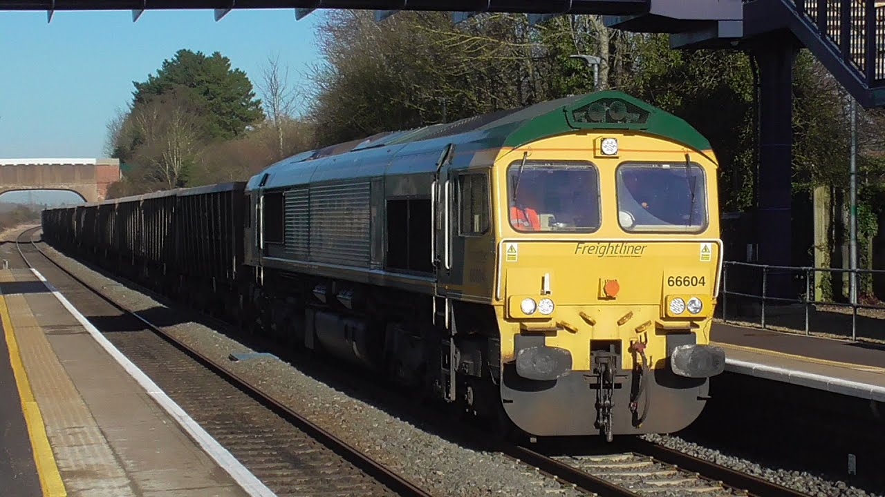 Trains at Radley (CVL) - 12/01/2022