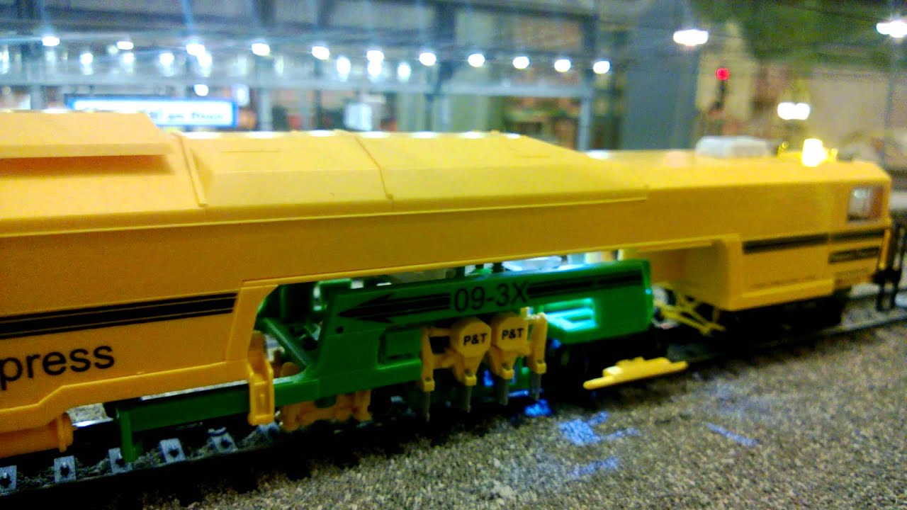 Viessmann Plasser&Theurer 09-3X tamping at Mauertal