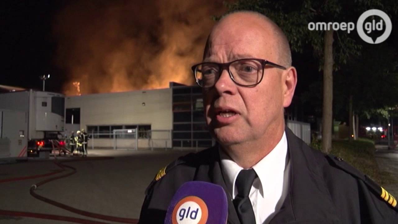 Grote brand verwoest timmerfabriek Harderwijk