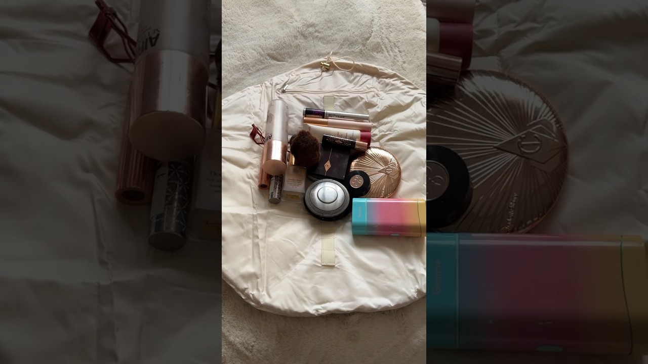 Makeup Bag Hack💄#springonshorts #theflatlayco #packinghacks #makeupbag #packwithme #flatlay