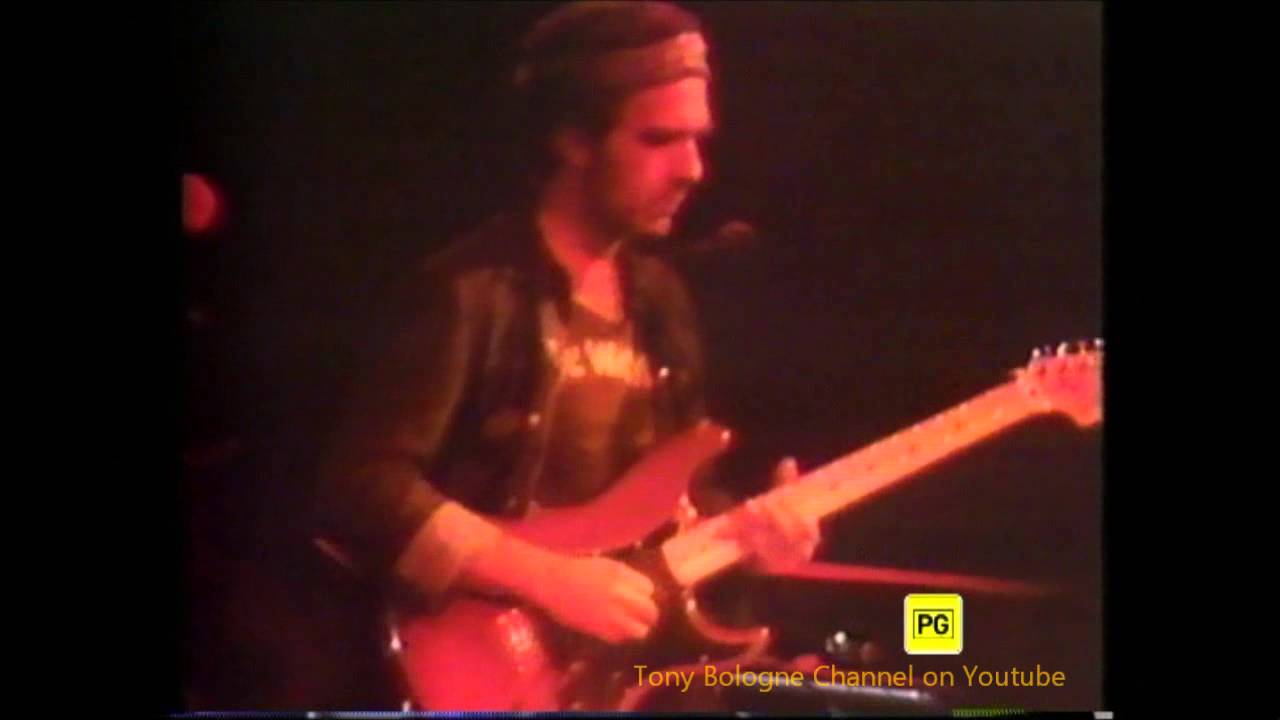 JJ CALE - Rare LIVE '81 performance of Cajun Moon + Mojo + Crazy Mama Original Concert Footage