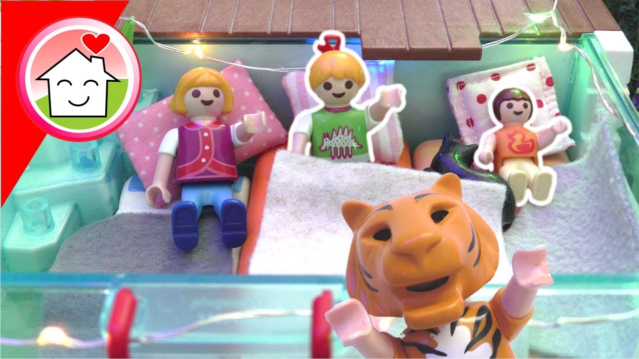 Playmobil Familie Hauser - Anna und Lena uebernachten im Pool - Poolparty