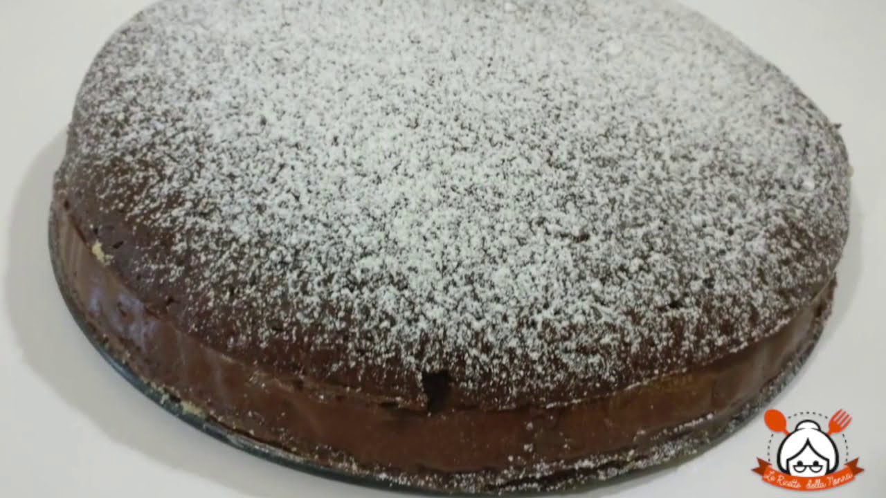 TORTA BOMBA ALLA NUTELLA: UNA FETTA TIRA L'ALTRA