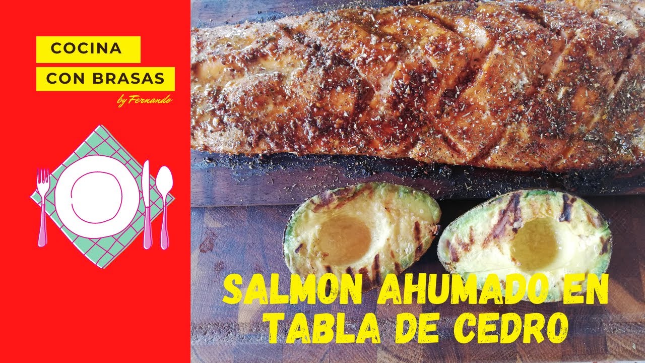 Salmón ahumado en tabla de cedro