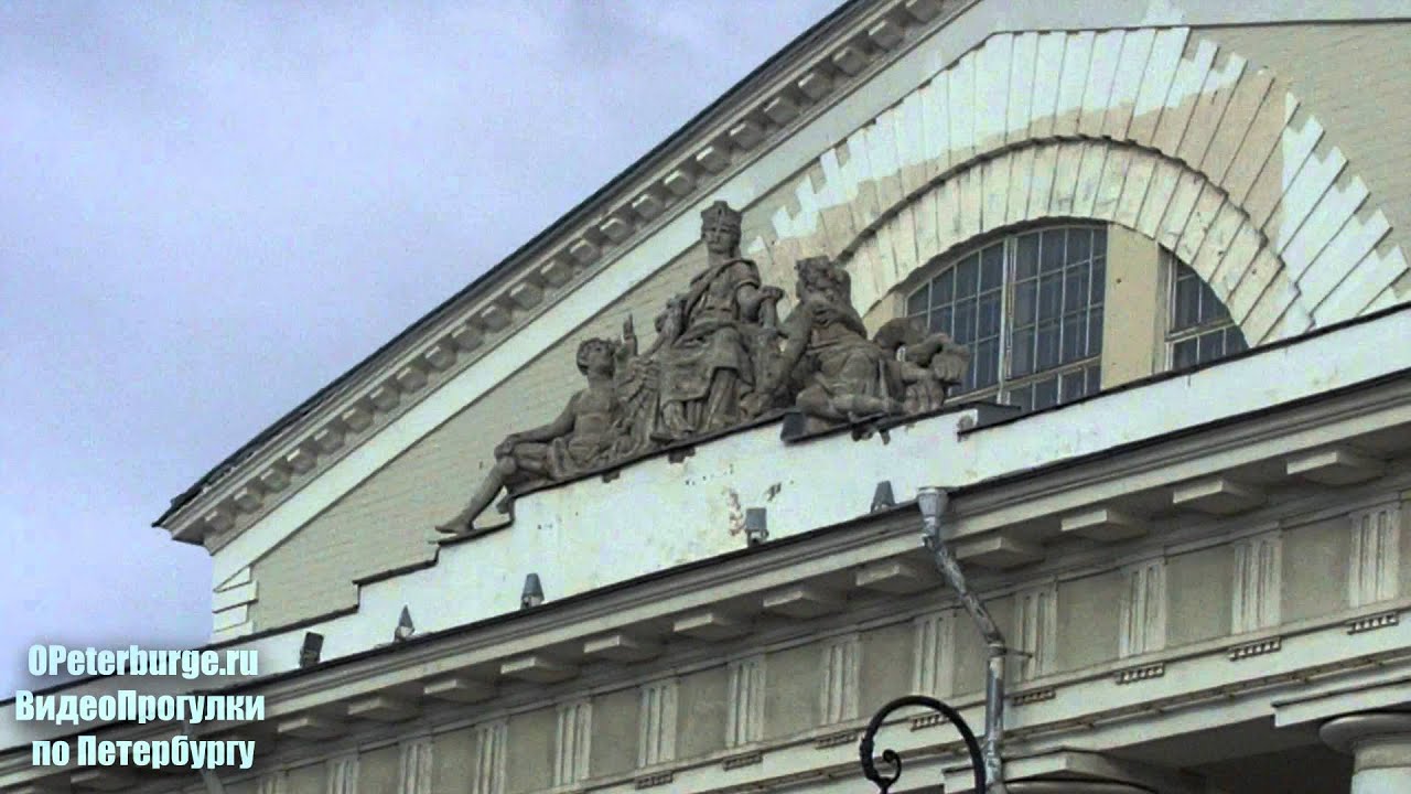 Здание биржи на Васильевском острове