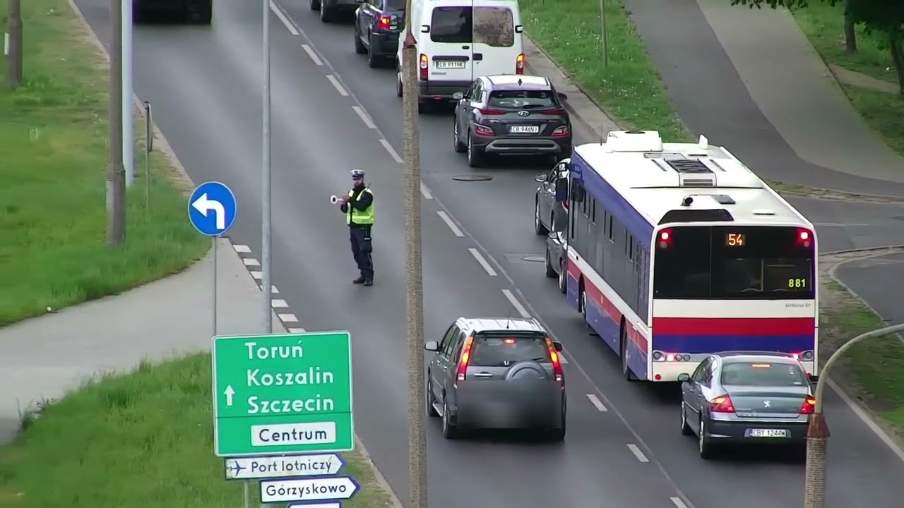 Policyjny dron obserwował zachowanie kierowców w rejonie przejść dla pieszych- KMP Bydgoszcz