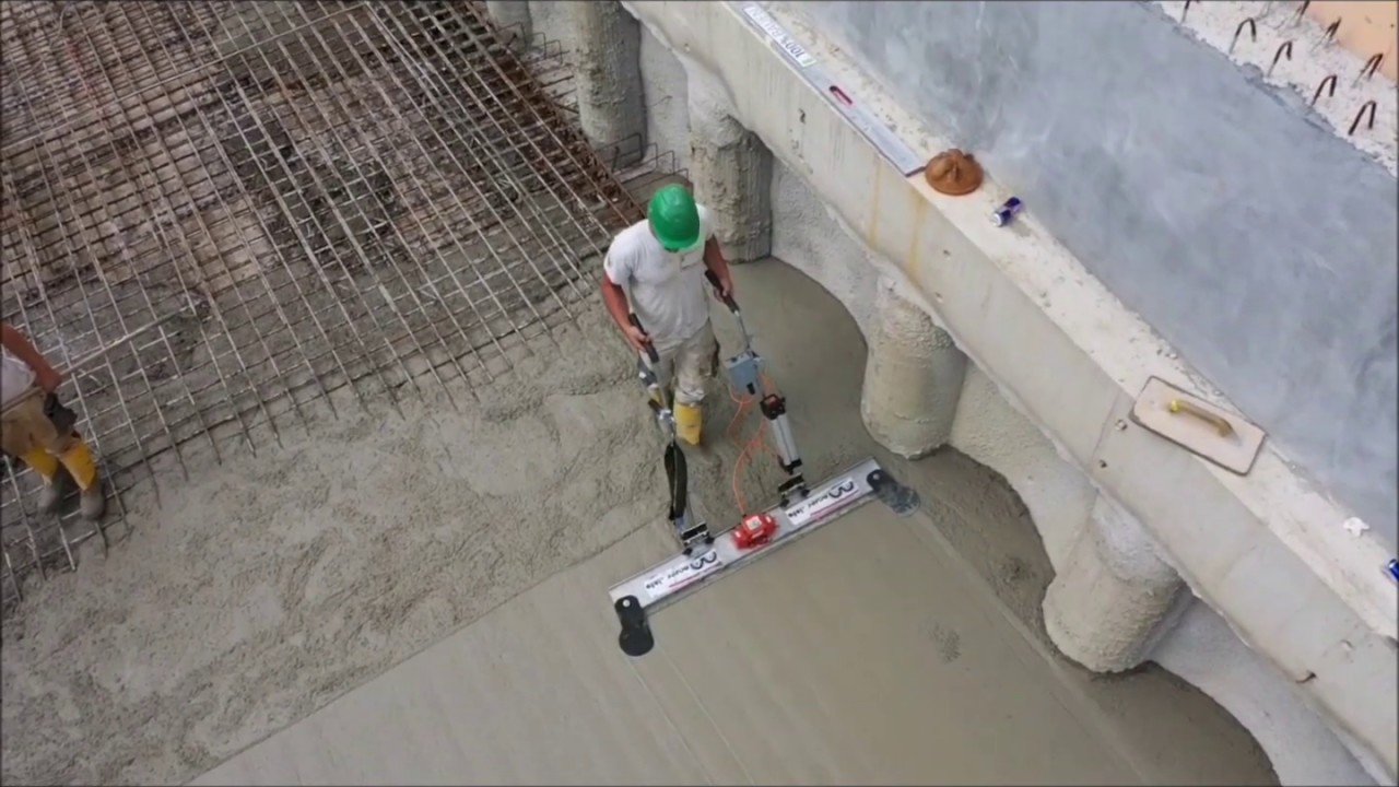 RüMoo Akkupatsche im Einsatz bei Fa. 100 % Bauen  - Beton abziehen, mit der MSB Akkupatsche