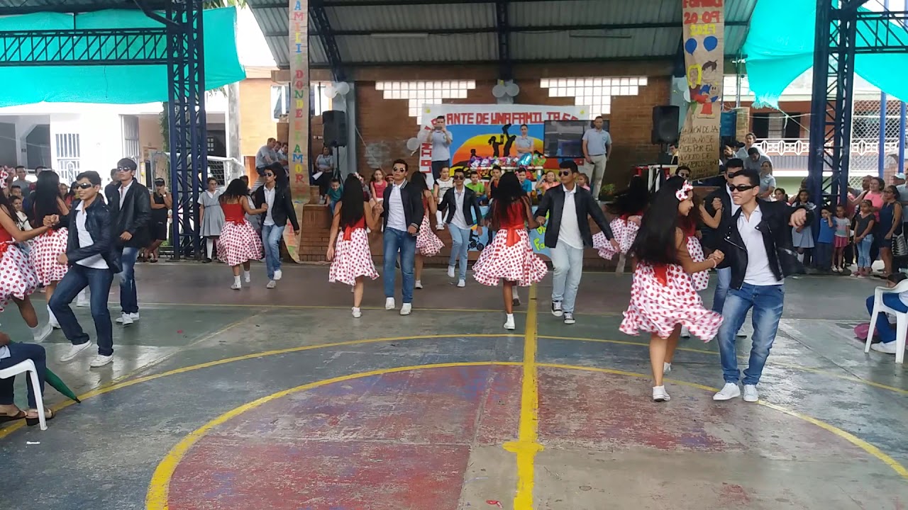 Baile rock and roll.  Colegio monseñor Alberto Reyes Fonseca municipio de guayabetal