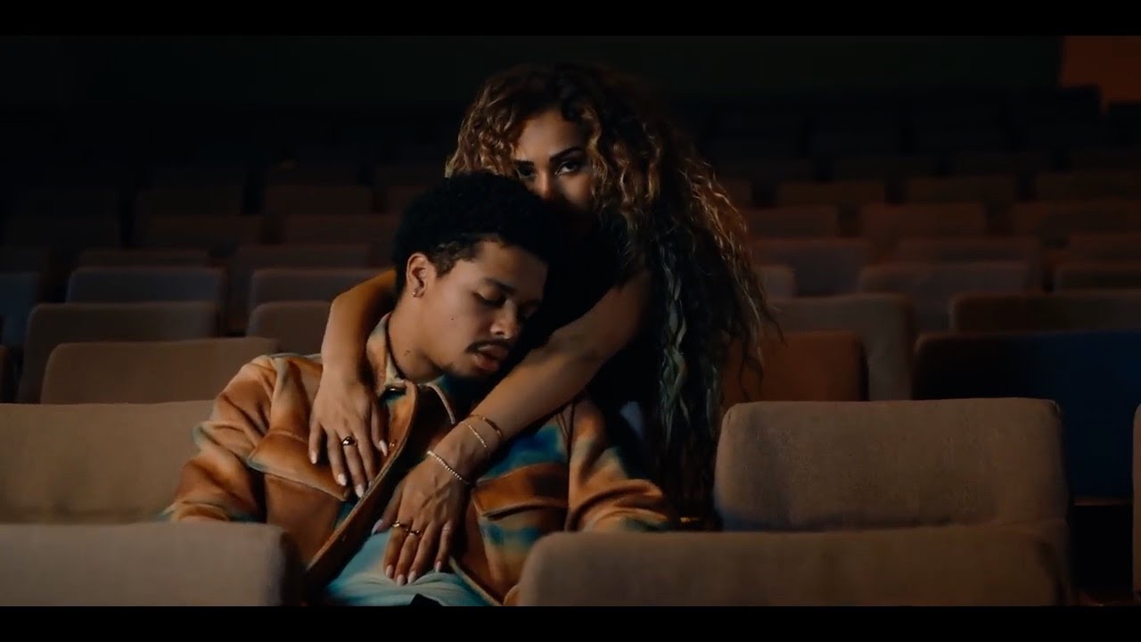 Skylar Simone - Know It's Wrong (Official Music Video)