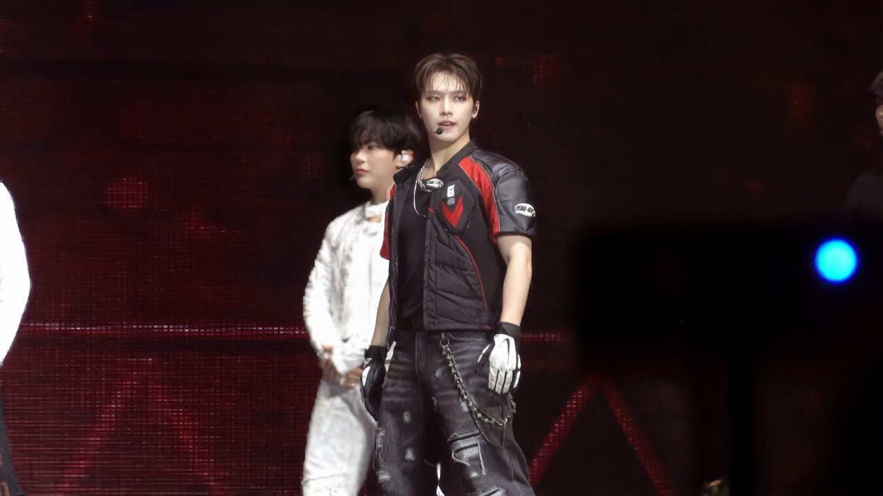 251026 SEVENTEEN WORLD TOUR [NEW_] IN SUNRISE 'HOT'세븐틴 디노 직캠 DINO Focus