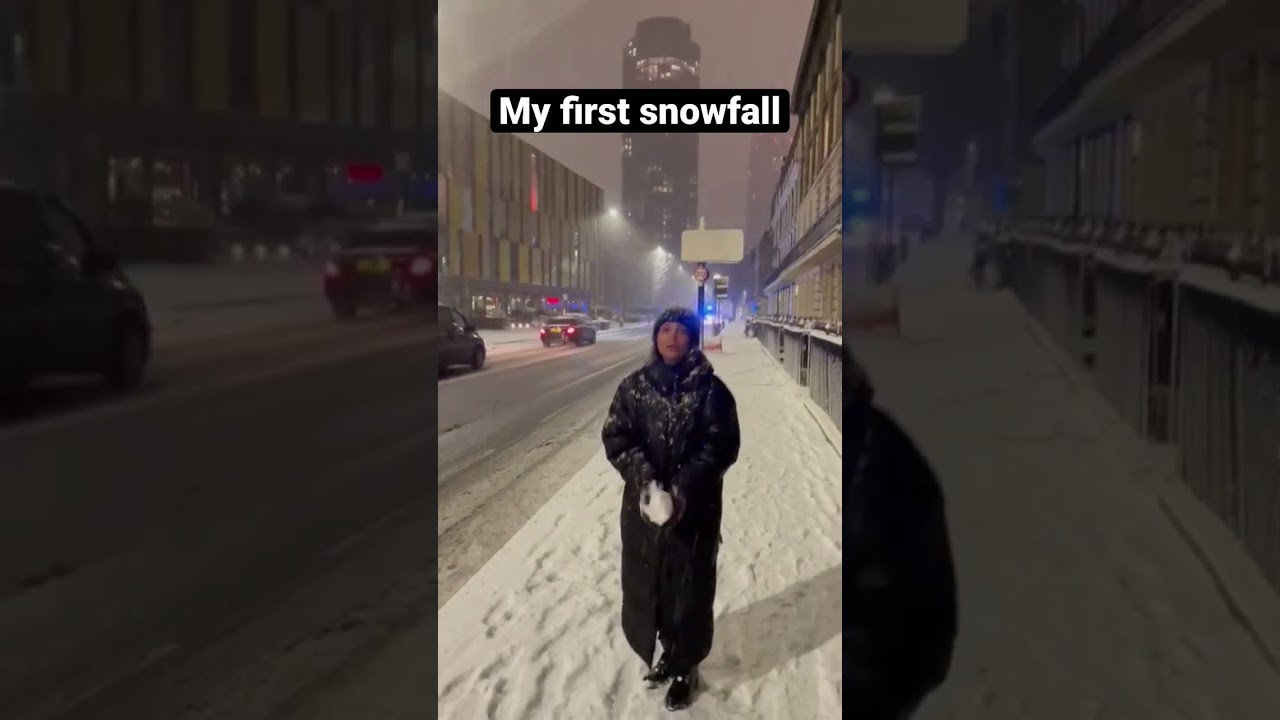 London is snowing #shorts #youtubeshorts #winterwonderland #christmas #snowfall
