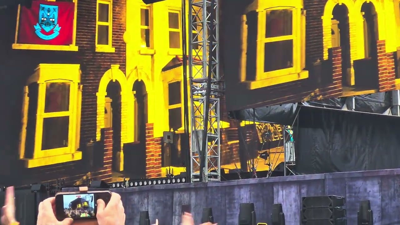 Iron Maiden, intro-ides of March, Murders in the Rue Morgue, Stuttgart 26/07/2025