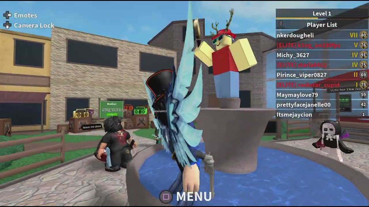 playing murder mystery 2 with my friend