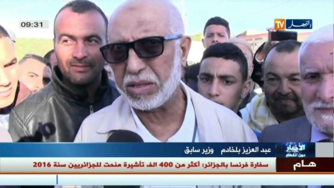 جثمان شيخ زاوية بن تكوك يوارى الثرى