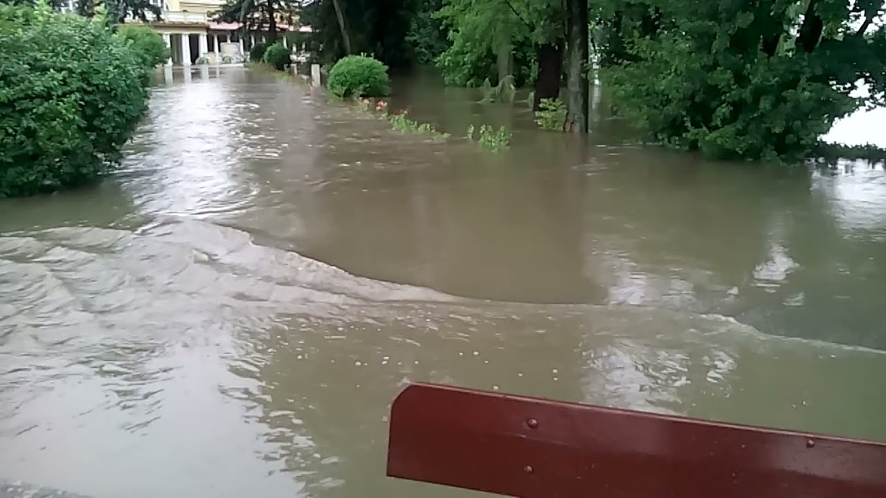 Wielka woda zalała Łazienki w Solcu.  Solec Zdrój  2021-08-06