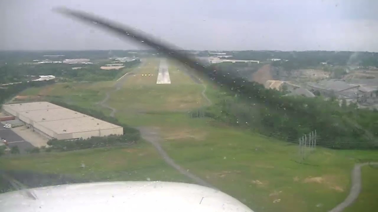 C172 landing at Cobb County Airport (KRYY/Kennesaw)