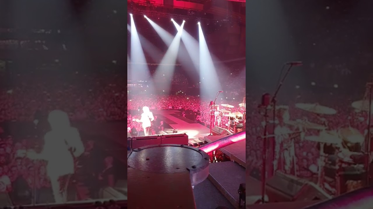 Queen + Adam Lambert Radio GaGa @live Unipol Arena Bologna 10/072022