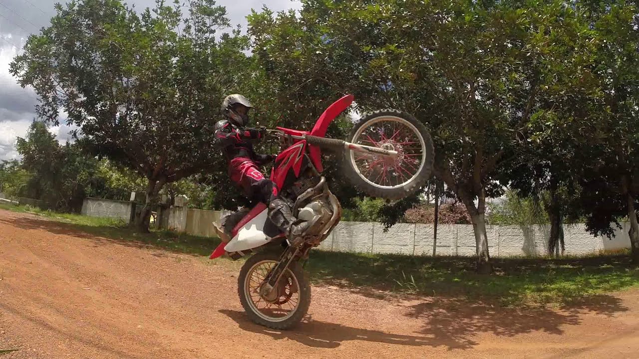 Pilotinho Davi Torres 11 anos na crf 230 no grau