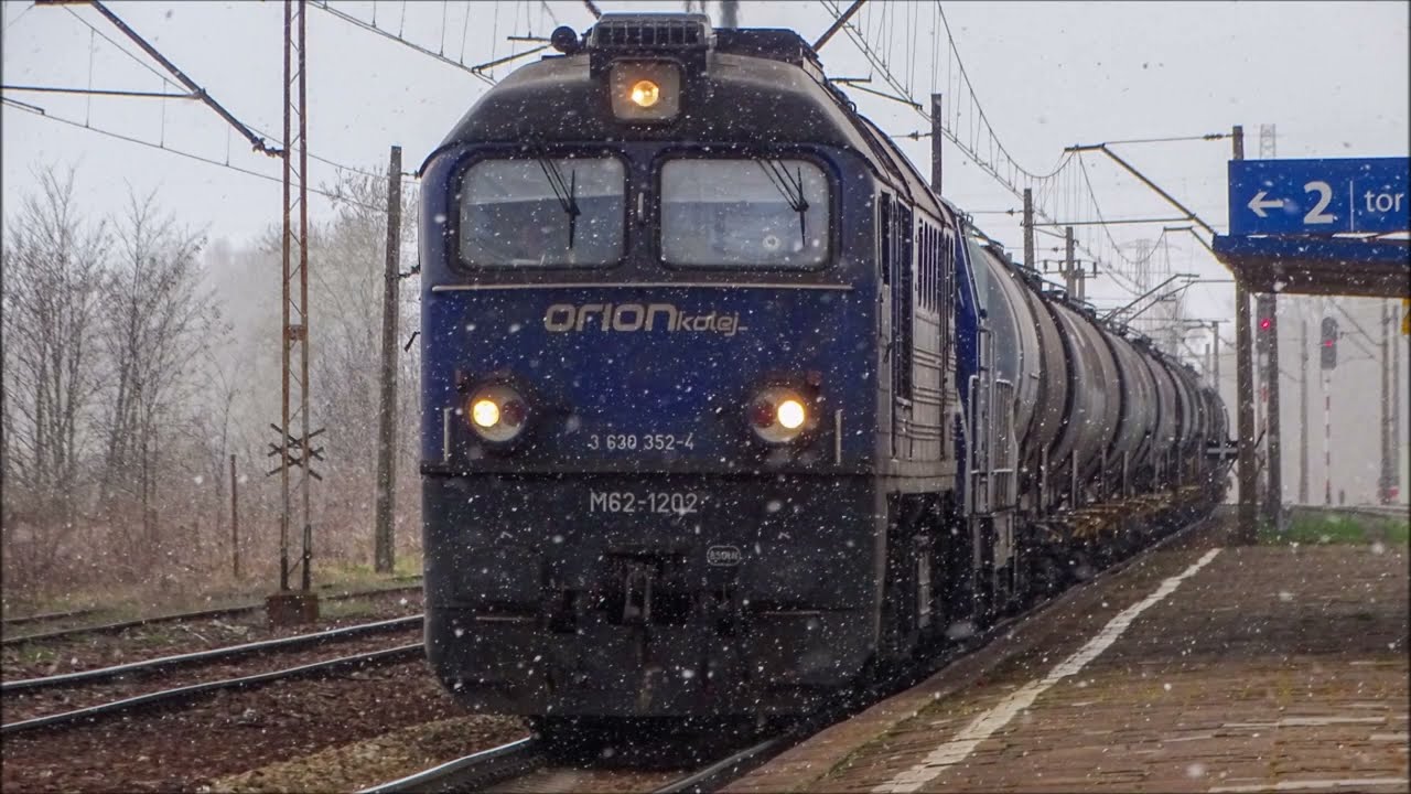 Duet diesli ORION Kolej | M62-1202 & SM42-2209 z cysternami w Nakle Śląskim