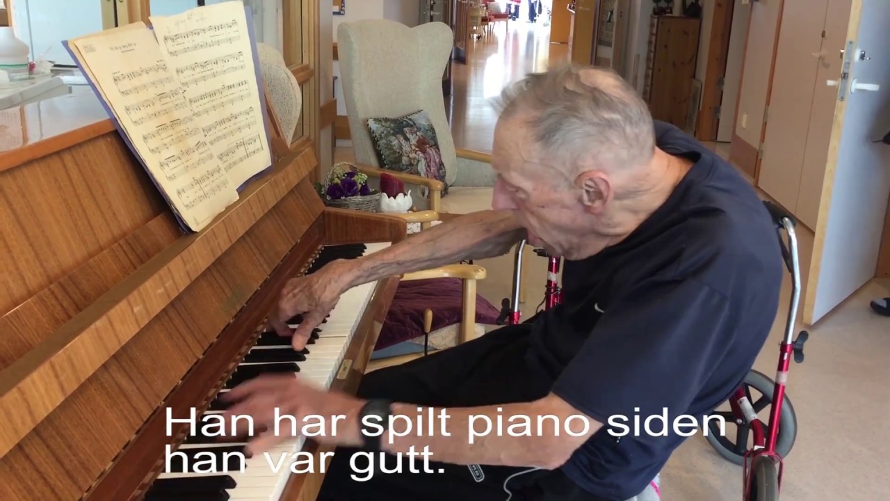 Har Parkinsons sykdom, men spiller piano hver dag