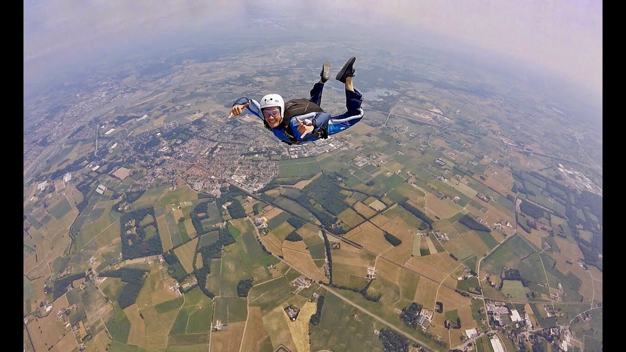 SKYDIVING TEUGE, THE NETHERLANDS 12.000ft