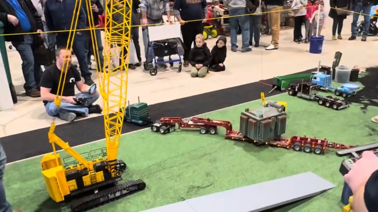 1/14 RC Crane 3d printed lifting heavy load