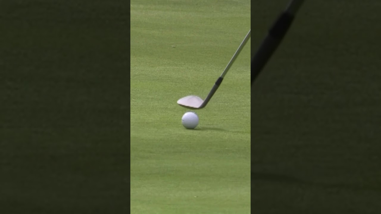 Rory chips over a bunker in the middle of No. 6 green 🤯 what a shot