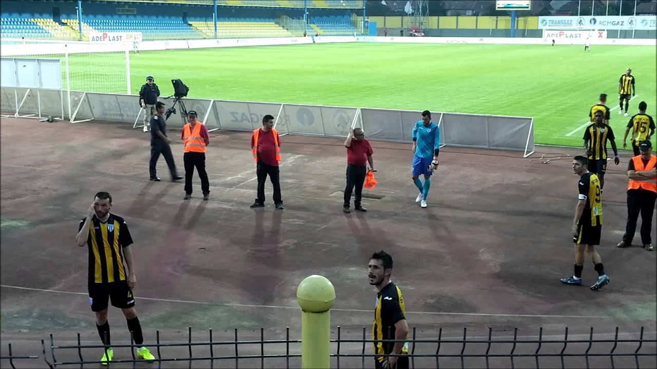 Jucatori vs suporteri Craiova @Medias